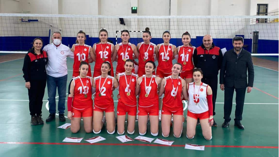 Ankara TVF Spor Lisesi: 3 Karabük 75.Yıl Lisesi: 0 Okul Kız A Takımımız Kastamonu'da yapılan grup müsabakalarında tüm rakiplerini yenerek Türkiye Şampiyonasında Yarı Finallere katılmaya hak kazanmıştır. 